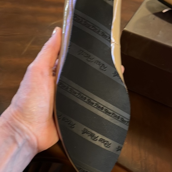 (150)NWT ladies tan flats by Rose Petals/Walking Cradles. Size 6 1/2 medium. - Picture 9 of 9